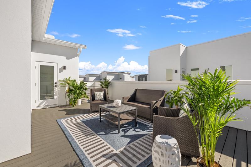 Innovation Townhomes downtown St Pete exterior